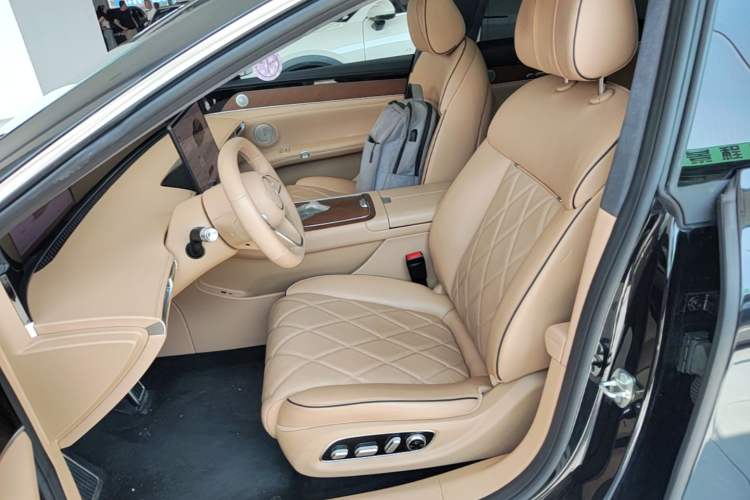 Used Hima Stelato S9 2024 All-Electric Max Rear-Drive Long-Range Version Left Front Seat