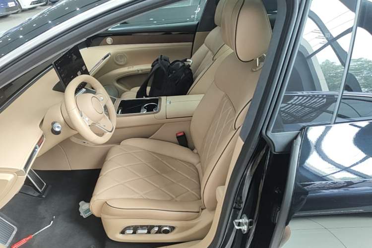 Used Hima Stelato S9 2024 All-Electric Max Rear-Drive Long-Range Version Left Front Seat