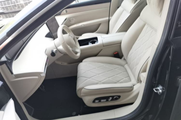 Used Hima Stelato S9 2024 All-Electric Max Rear-Drive Long-Range Version Left Front Seat