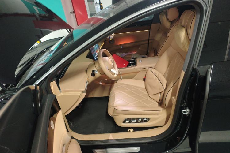 Used Hima Stelato S9 2024 All-Electric Max Rear-Drive Long-Range Version Left Front Seat