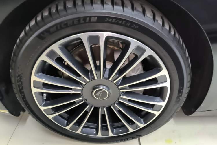 Used Hima Stelato S9 2024 All-Electric Ultra Four-Wheel-Drive Flagship Edition Left Front Wheel Hub