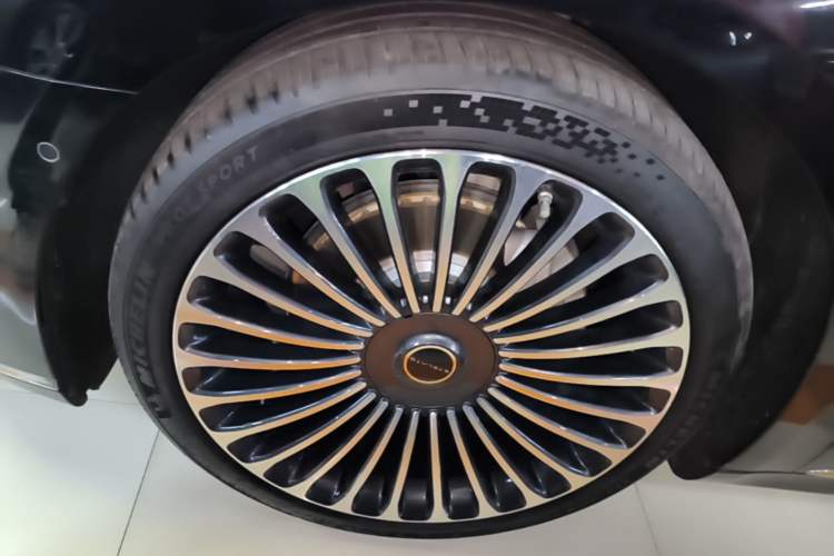 Used Hima Stelato S9 2024 All-Electric Ultra Four-Wheel-Drive Flagship Edition Left Front Wheel Hub
