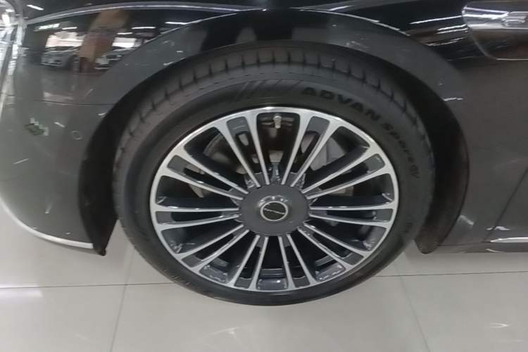 Used Hima Stelato S9 2024 All-Electric Ultra Rear-Drive Long-Range Flagship Edition Left Front Wheel Hub