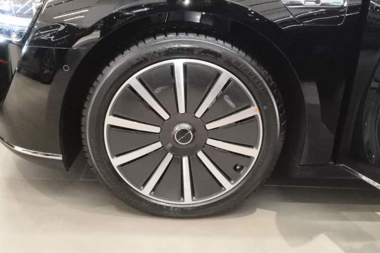 Used Hima Stelato S9 2024 All-Electric Ultra Four-Wheel-Drive Flagship Edition Left Front Wheel Hub