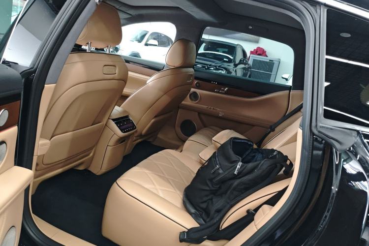 Used Hima Stelato S9 2024 All-Electric Max Rear-Drive Long-Range Version Left Rear Seat