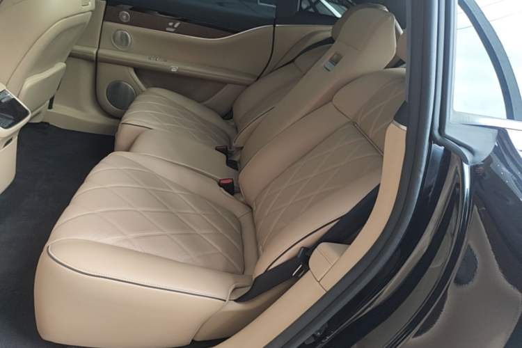 Used Hima Stelato S9 2024 All-Electric Max Rear-Drive Long-Range Version Left Rear Seat