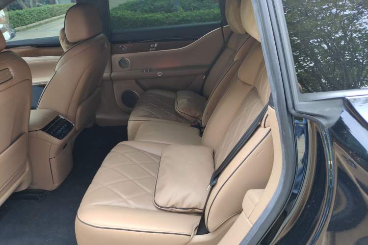 Used Hima Stelato S9 2024 All-Electric Max Rear-Drive Long-Range Version Left Rear Seat