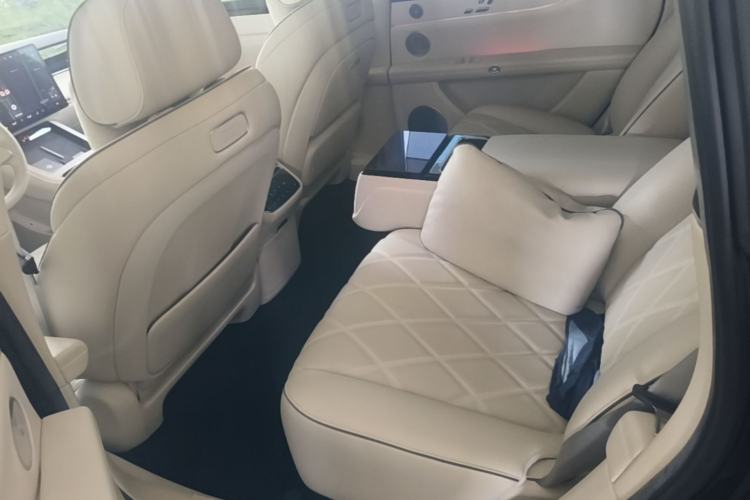Used Hima Stelato S9 2024 All-Electric Max Rear-Drive Long-Range Version Left Rear Seat