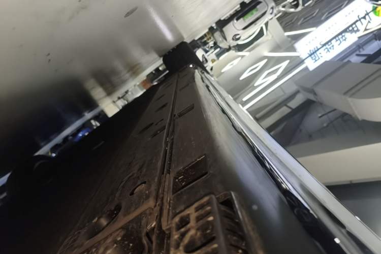 Used Hima Stelato S9 2024 All-Electric Max Rear-Drive Long-Range Version Left Side Sill