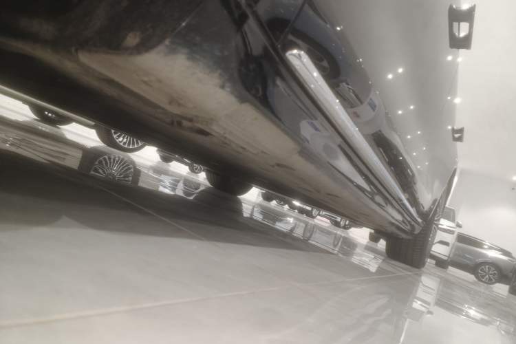 Used Hima Stelato S9 2024 All-Electric Ultra Four-Wheel-Drive Flagship Edition Left Side Sill