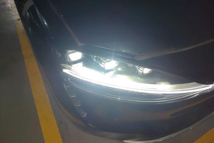 Used Hima Stelato S9 2024 All-Electric Ultra Four-Wheel-Drive Flagship Edition Right Front Headlight