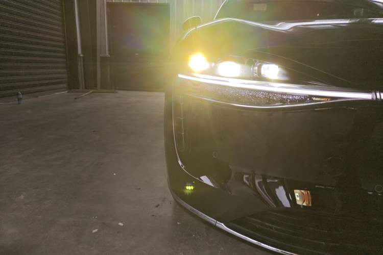 Used Hima Stelato S9 2024 All-Electric Ultra Four-Wheel-Drive Flagship Edition Right Front Headlight