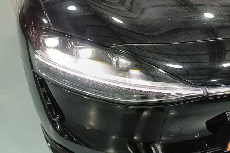 Used Hima Stelato S9 2024 All-Electric Ultra Four-Wheel-Drive Flagship Edition Right Front Headlight