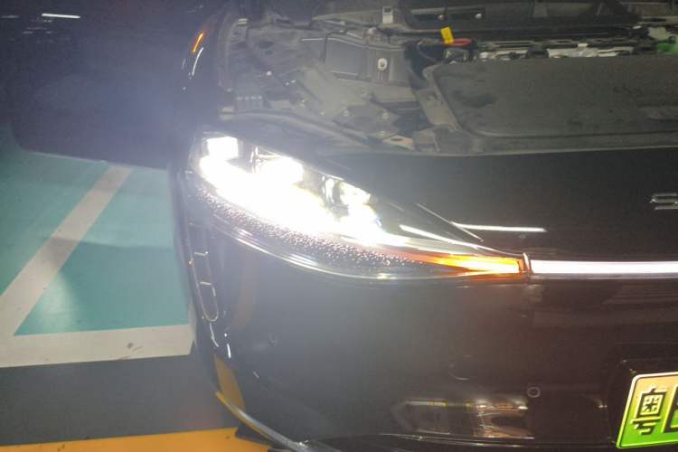 Used Hima Stelato S9 2024 All-Electric Ultra Four-Wheel-Drive Flagship Edition Right Front Headlight