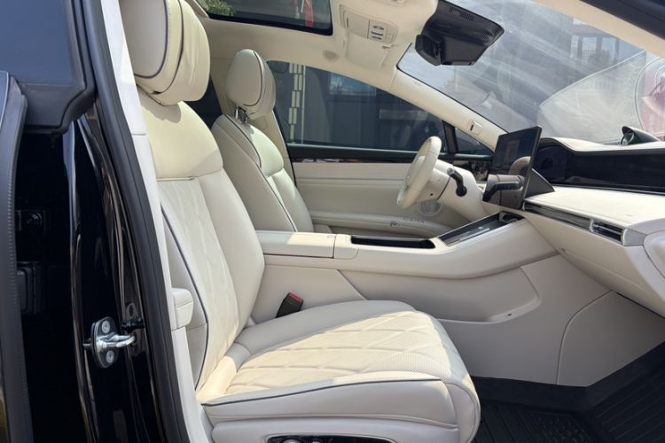 Used Hima Stelato S9 2024 All-Electric Max Rear-Drive Long-Range Version Right Front Seat