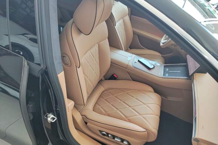 Used Hima Stelato S9 2024 All-Electric Max Rear-Drive Long-Range Version Right Front Seat