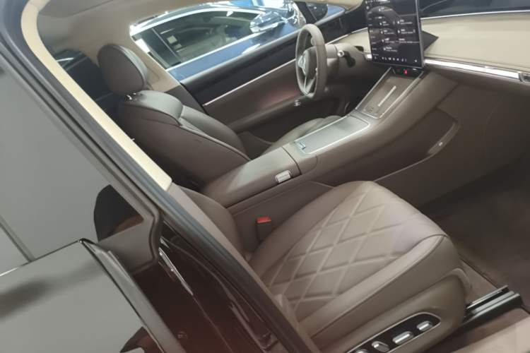 Used Hima Stelato S9 2024 All-Electric Max Rear-Drive Long-Range Version Right Front Seat