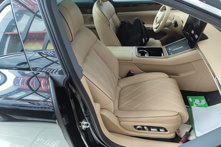Used Hima Stelato S9 2024 All-Electric Max Rear-Drive Long-Range Version Right Front Seat
