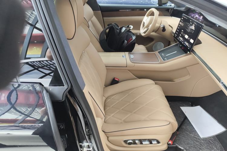 Used Hima Stelato S9 2024 All-Electric Max Rear-Drive Long-Range Version Right Front Seat