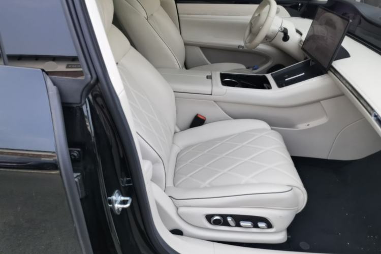 Used Hima Stelato S9 2024 All-Electric Max Rear-Drive Long-Range Version Right Front Seat