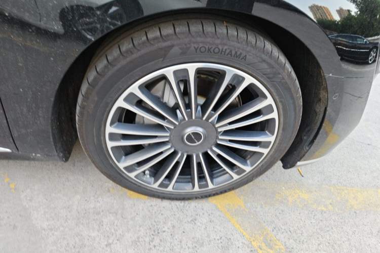 Used Hima Stelato S9 2024 All-Electric Max Rear-Drive Long-Range Version Right Front Wheel Hub