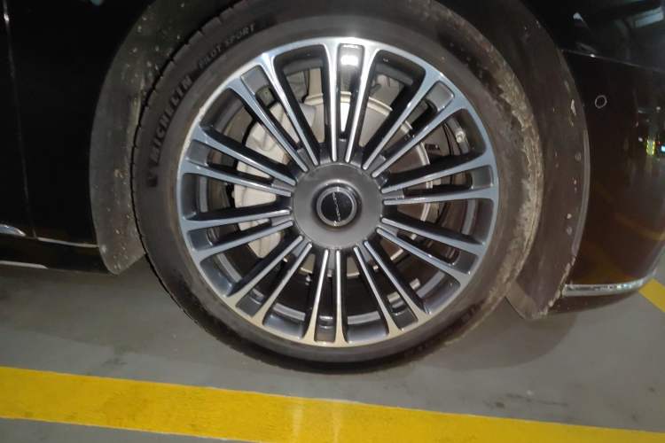 Used Hima Stelato S9 2024 All-Electric Ultra Four-Wheel-Drive Flagship Edition Right Front Wheel Hub