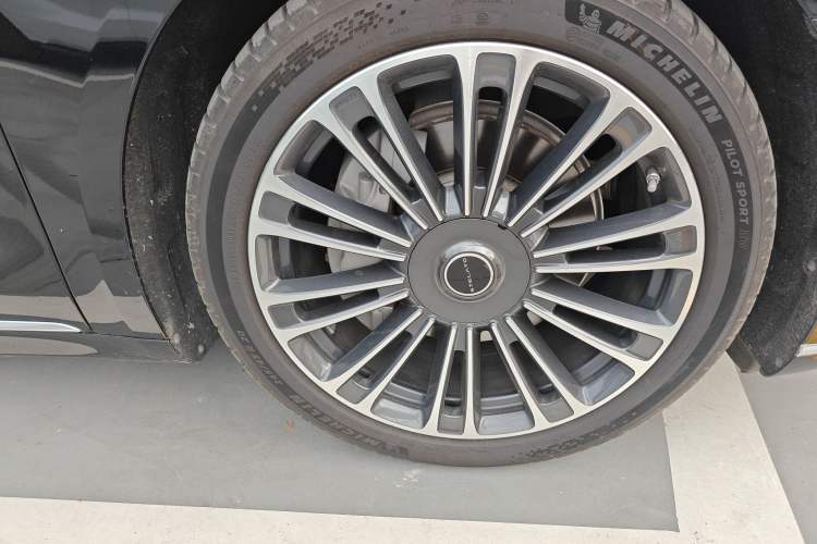 Used Hima Stelato S9 2024 All-Electric Ultra Four-Wheel-Drive Flagship Edition Right Front Wheel Hub