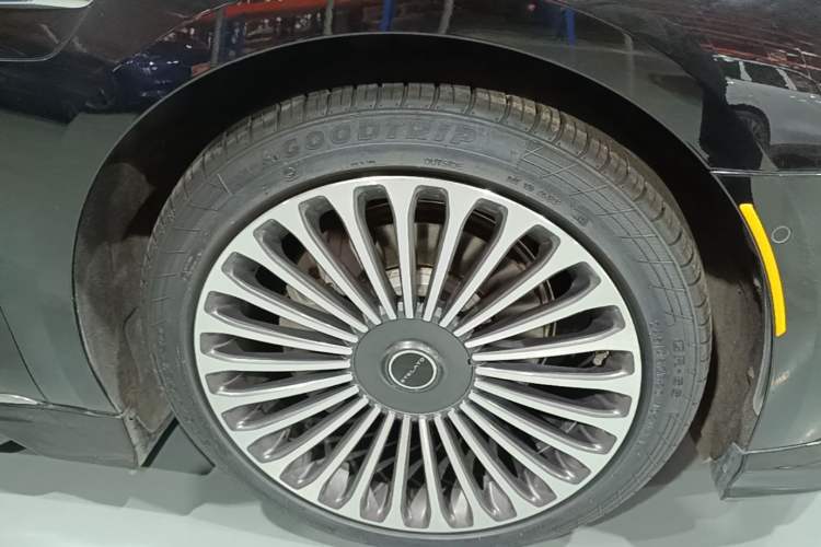 Used Hima Stelato S9 2024 All-Electric Ultra Four-Wheel-Drive Flagship Edition Right Front Wheel Hub