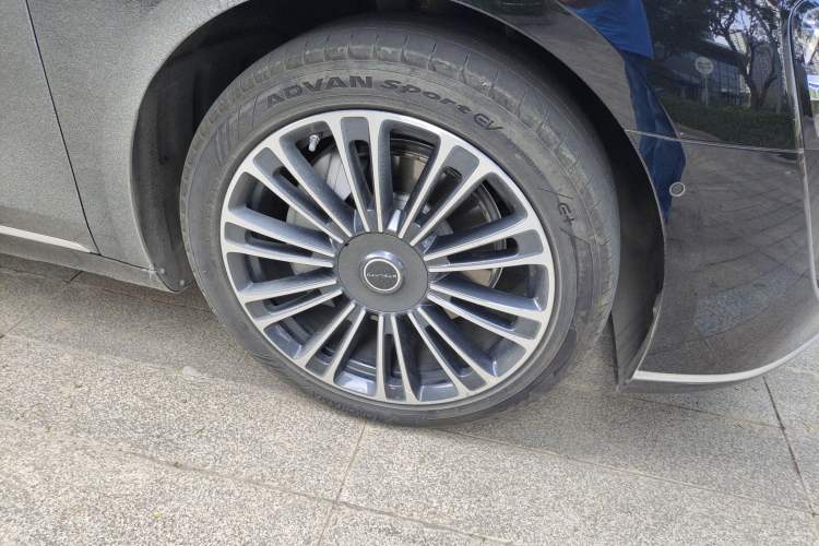 Used Hima Stelato S9 2024 All-Electric Max Rear-Drive Long-Range Version Right Front Wheel Hub