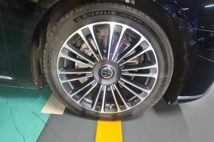 Used Hima Stelato S9 2024 All-Electric Ultra Four-Wheel-Drive Flagship Edition Right Front Wheel Hub