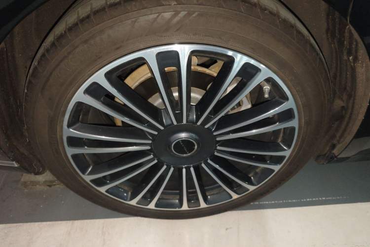 Used Hima Stelato S9 2024 All-Electric Max Rear-Drive Long-Range Version Right Front Wheel Hub