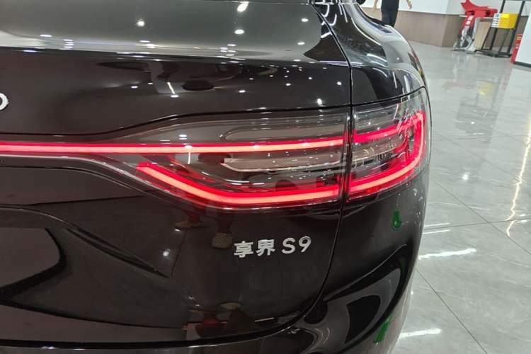 Used Hima Stelato S9 2024 All-Electric Ultra Four-Wheel-Drive Flagship Edition Right Rear Taillight