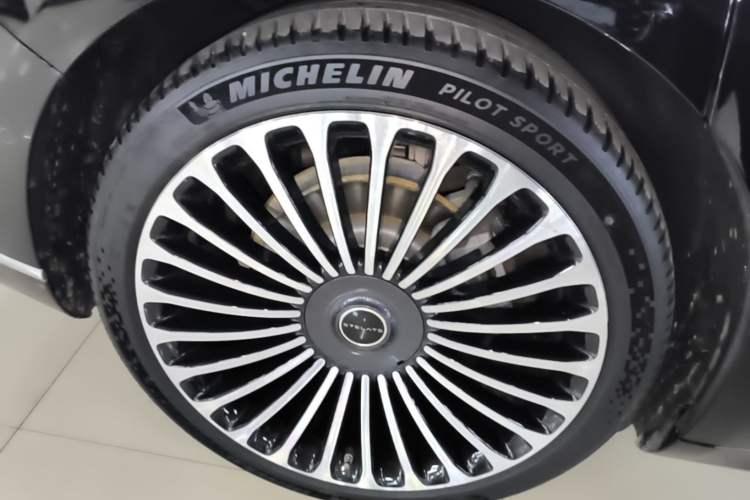 Used Hima Stelato S9 2024 All-Electric Ultra Four-Wheel-Drive Flagship Edition Right Rear Wheel Hub