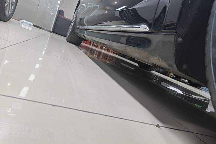 Used Hima Stelato S9 2024 All-Electric Ultra Four-Wheel-Drive Flagship Edition Right Side Sill