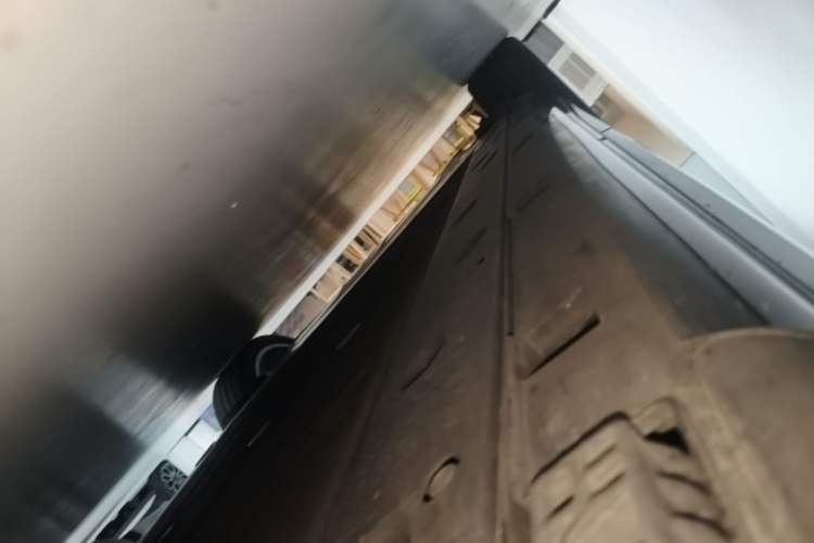 Used Hima Stelato S9 2024 All-Electric Max Rear-Drive Long-Range Version Right Side Sill