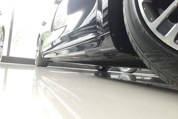 Used Hima Stelato S9 2024 All-Electric Max Rear-Drive Long-Range Version Right Side Sill