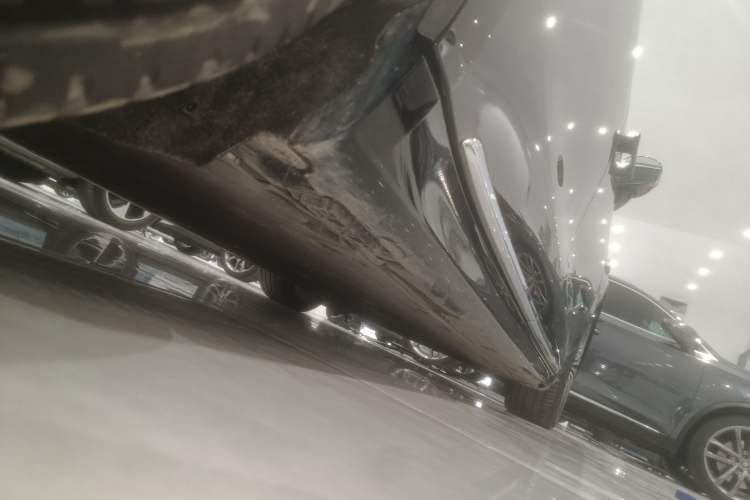 Used Hima Stelato S9 2024 All-Electric Ultra Four-Wheel-Drive Flagship Edition Right Side Sill