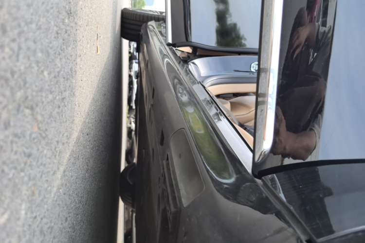Used Hima Stelato S9 2024 All-Electric Ultra Four-Wheel-Drive Flagship Edition Right Side Sill