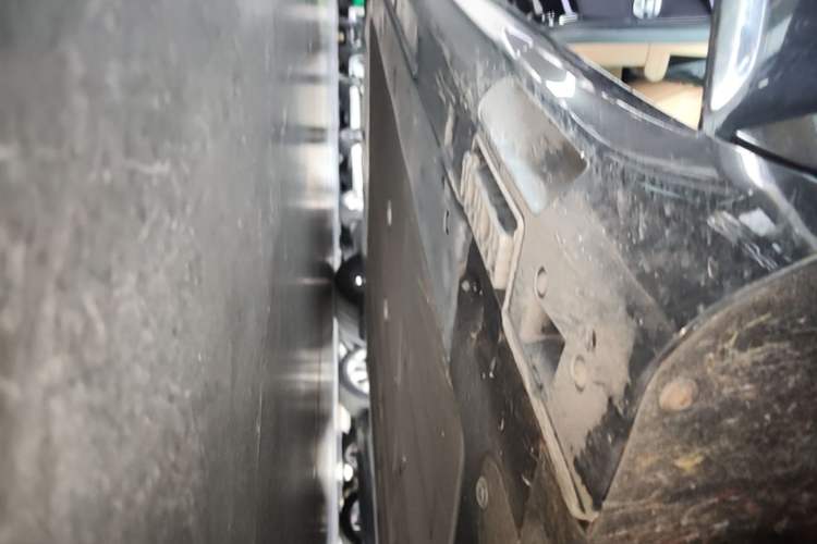 Used Hima Stelato S9 2024 All-Electric Ultra Four-Wheel-Drive Flagship Edition Right Side Sill
