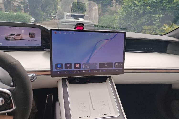 Used Hima Stelato S9 2024 All-Electric Ultra Four-Wheel-Drive Flagship Edition Audio And AC Panel