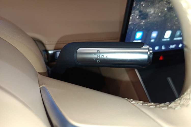 Used Hima Stelato S9 2024 All-Electric Ultra Four-Wheel-Drive Flagship Edition Gear Lever