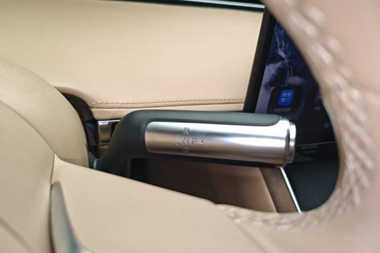 Used Hima Stelato S9 2024 All-Electric Ultra Four-Wheel-Drive Flagship Edition Gear Lever