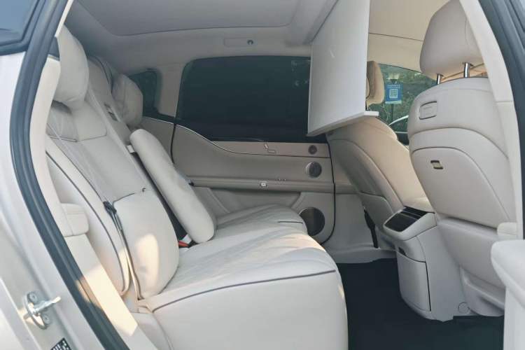 Used Hima Stelato S9 2024 All-Electric Ultra Four-Wheel-Drive Flagship Edition Interior 4