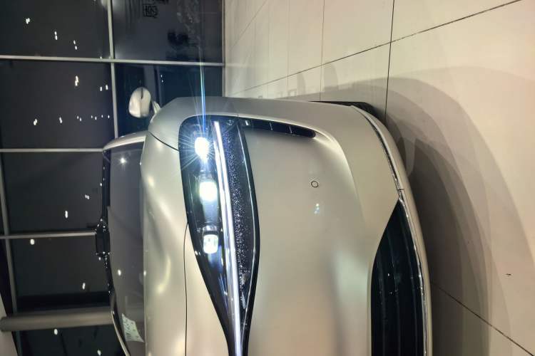 Used Hima Stelato S9 2024 All-Electric Ultra Four-Wheel-Drive Flagship Edition Left Front Headlight