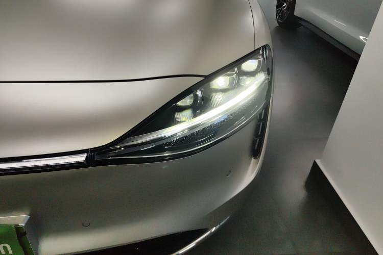 Used Hima Stelato S9 2024 All-Electric Ultra Four-Wheel-Drive Flagship Edition Left Front Headlight