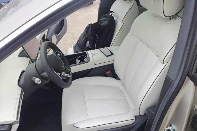 Used Hima Stelato S9 2024 All-Electric Max Rear-Drive Long-Range Version Left Front Seat