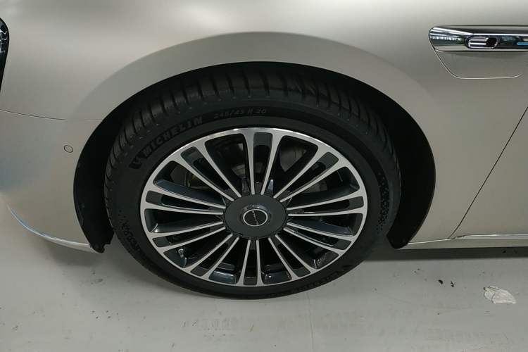 Used Hima Stelato S9 2024 All-Electric Ultra Four-Wheel-Drive Flagship Edition Left Front Wheel Hub