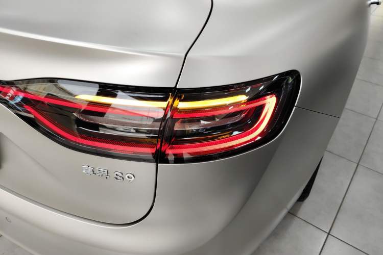 Used Hima Stelato S9 2024 All-Electric Ultra Four-Wheel-Drive Flagship Edition Right Rear Taillight