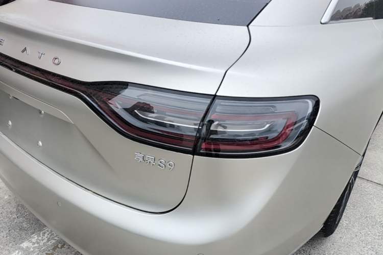 Used Hima Stelato S9 2024 All-Electric Max Rear-Drive Long-Range Version Right Rear Taillight