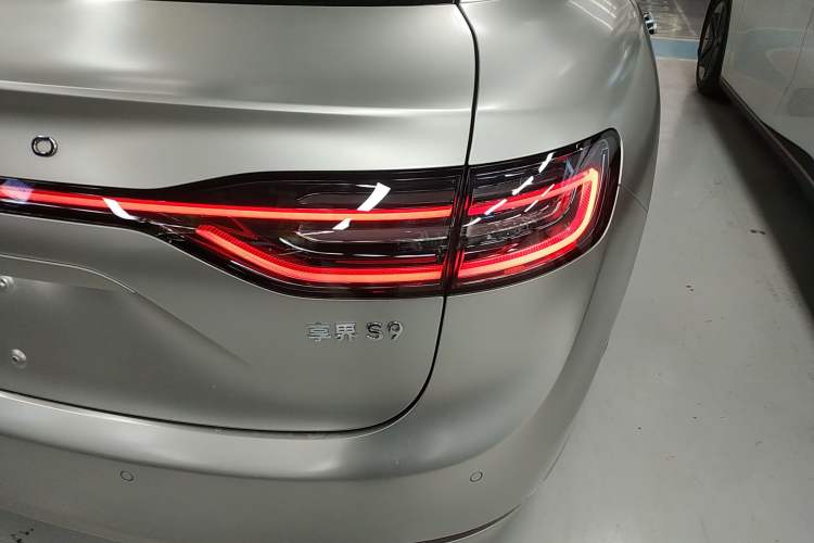 Used Hima Stelato S9 2024 All-Electric Ultra Four-Wheel-Drive Flagship Edition Right Rear Taillight